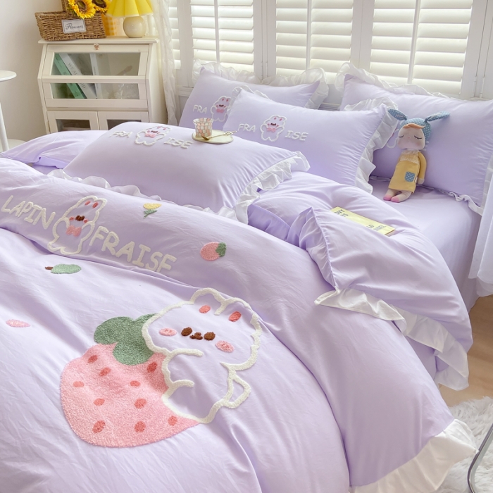 91家纺网 家纺一手货源 找家纺 易禾 2022新款水洗亲肤棉毛巾绣草莓兔四件套草莓兔-紫