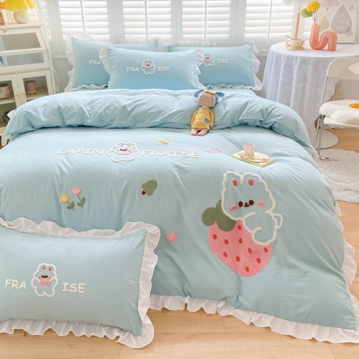 91家纺网 家纺一手货源 找家纺 易禾 2022新款水洗亲肤棉毛巾绣草莓兔四件套草莓兔-绿