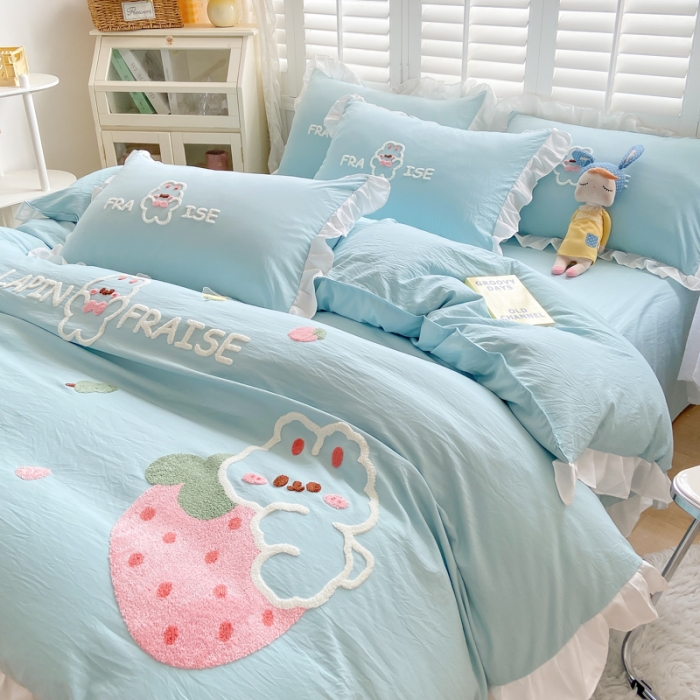 91家纺网 家纺一手货源 找家纺 易禾 2022新款水洗亲肤棉毛巾绣草莓兔四件套草莓兔-绿