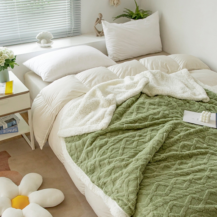 91家纺网 家纺一手货源 找家纺 网客家纺 2024新款塔芙绒提花羊羔绒盖毯 茶绿