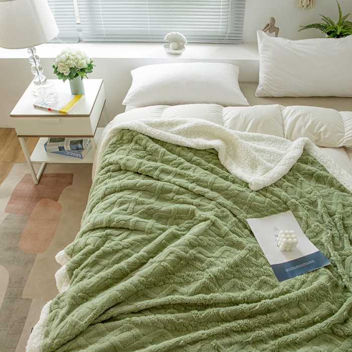 91家纺网 家纺一手货源 找家纺 网客家纺 2024新款塔芙绒提花羊羔绒盖毯 茶绿