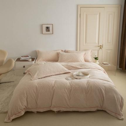 91家纺网 家纺一手货源 找家纺 舒梦琪 2024新款牛奶绒立体雕花床盖四件套 米白