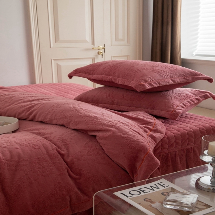 91家纺网 家纺一手货源 找家纺 舒梦琪 2024新款牛奶绒立体雕花床盖四件套 豆沙