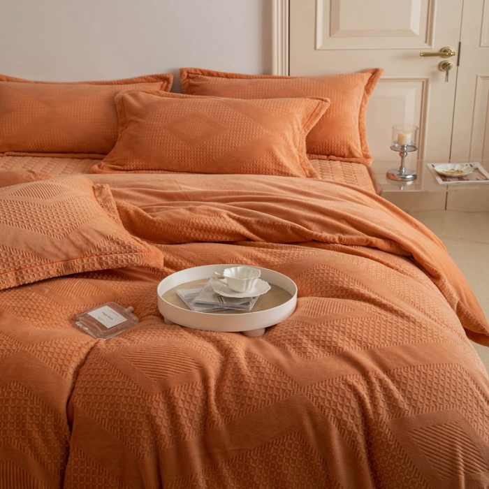 91家纺网 家纺一手货源 找家纺 舒梦琪 2024新款牛奶绒立体雕花床盖四件套 桔色