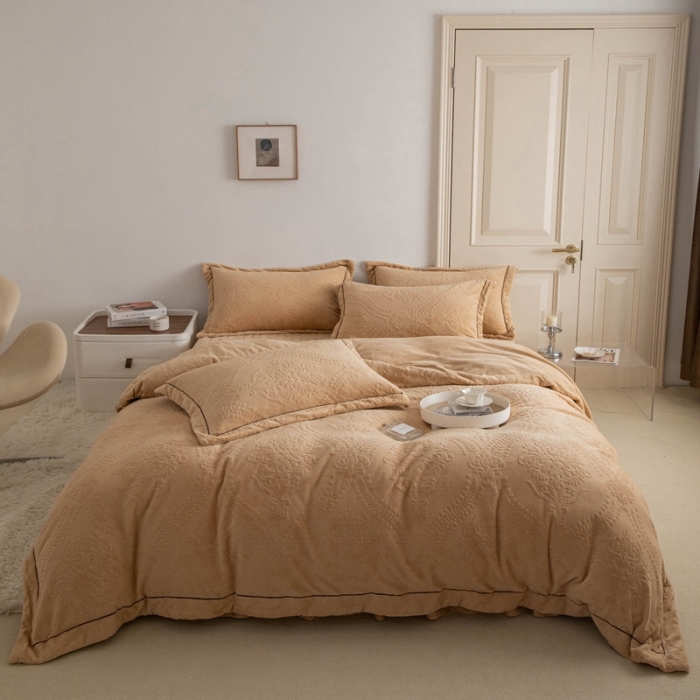 91家纺网 家纺一手货源 找家纺 舒梦琪 2024新款牛奶绒立体雕花床盖四件套 米驼