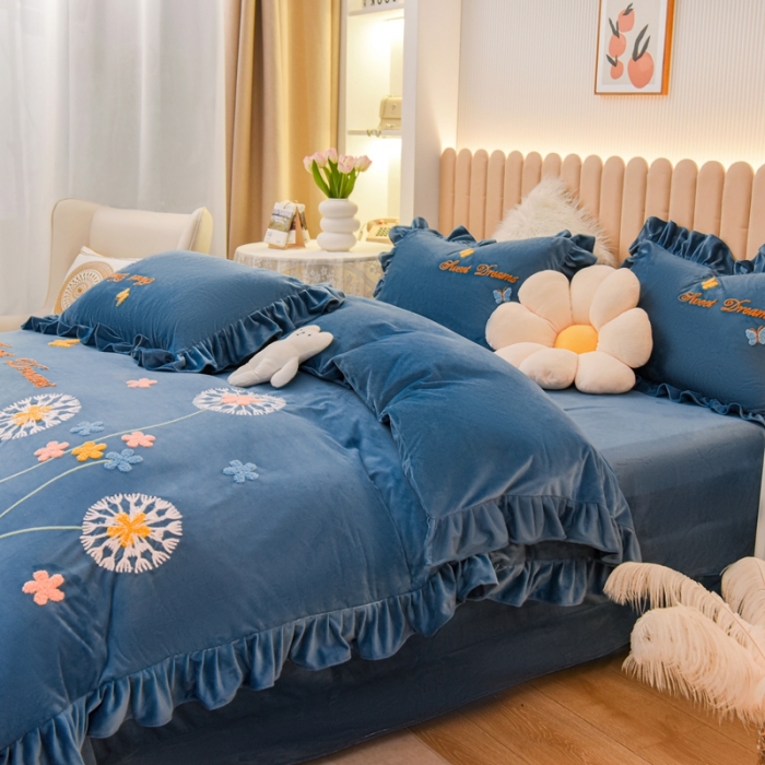 91家纺网 家纺一手货源 找家纺 （总）唐人居 2025新款宝宝绒毛巾绣花边四件套-蒲公英之恋