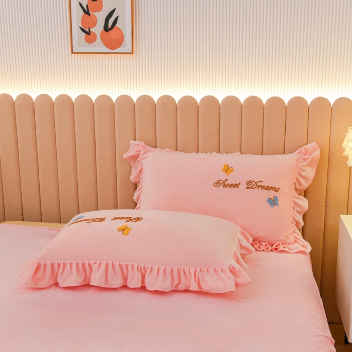 91家纺网 家纺一手货源 找家纺 唐人居 2025新款宝宝绒毛巾绣花边四件套- 蒲公英之恋-粉