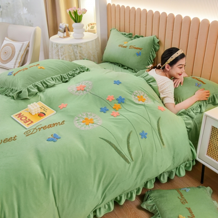 91家纺网 家纺一手货源 找家纺 唐人居 2025新款宝宝绒毛巾绣花边四件套-蒲公英之恋-绿