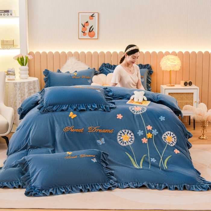 91家纺网 家纺一手货源 找家纺 唐人居 2025新款宝宝绒毛巾绣花边四件套-蒲公英之恋-蓝