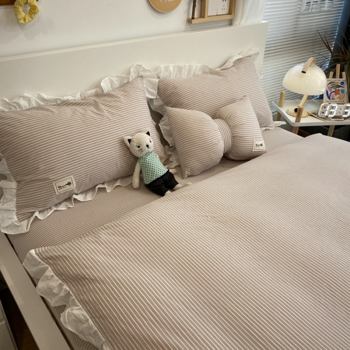 91家纺网 家纺一手货源 找家纺 橙艺家居 2022新款全棉色织水洗花边细条纹四件套 浅卡其