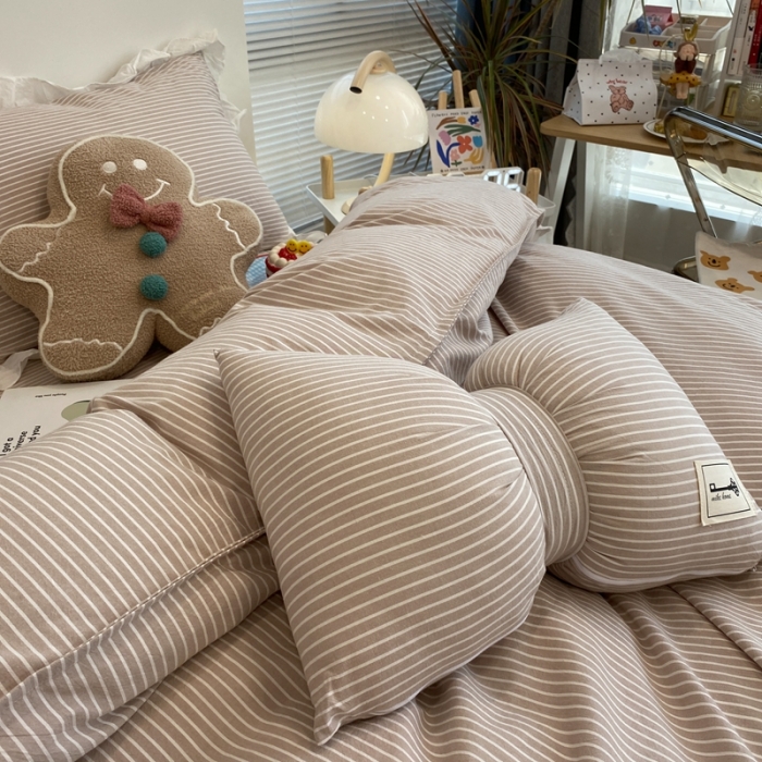 91家纺网 家纺一手货源 找家纺 橙艺家居 2022新款全棉色织水洗花边细条纹四件套 浅卡其