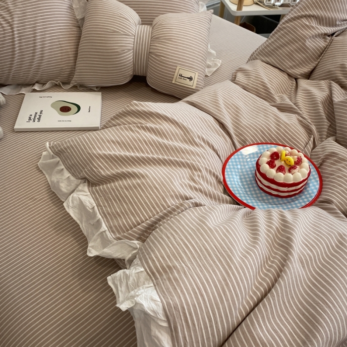 91家纺网 家纺一手货源 找家纺 橙艺家居 2022新款全棉色织水洗花边细条纹四件套 浅卡其