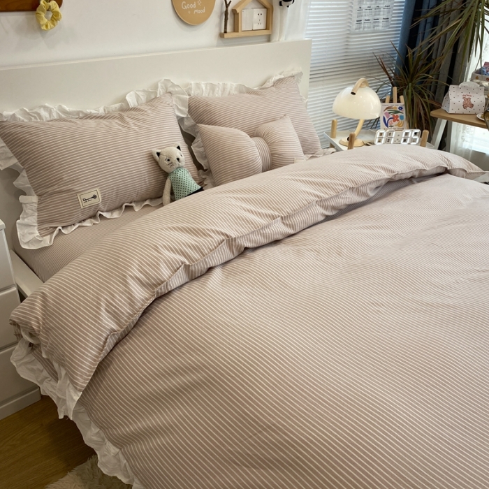 91家纺网 家纺一手货源 找家纺 橙艺家居 2022新款全棉色织水洗花边细条纹四件套 浅卡其