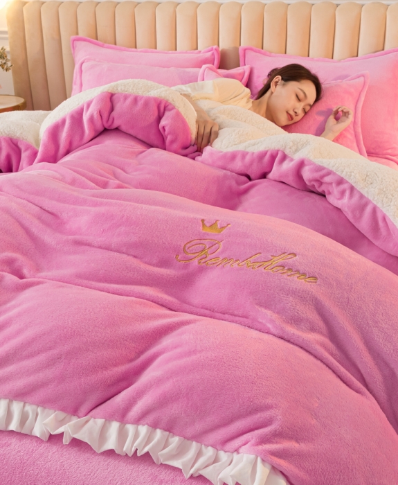 91家纺网 家纺一手货源 找家纺 简爱家纺 2025年韩版花边法莱绒羊羔绒四件套-回忆-粉红