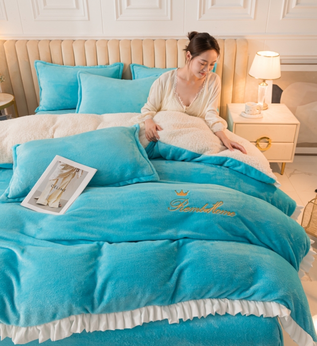 91家纺网 家纺一手货源 找家纺 简爱家纺 2025年韩版花边法莱绒羊羔绒四件套-回忆-湖蓝