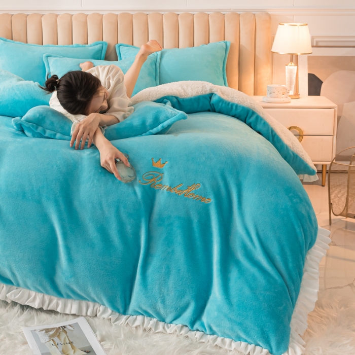 91家纺网 家纺一手货源 找家纺 简爱家纺 2025年韩版花边法莱绒羊羔绒四件套-回忆-湖蓝