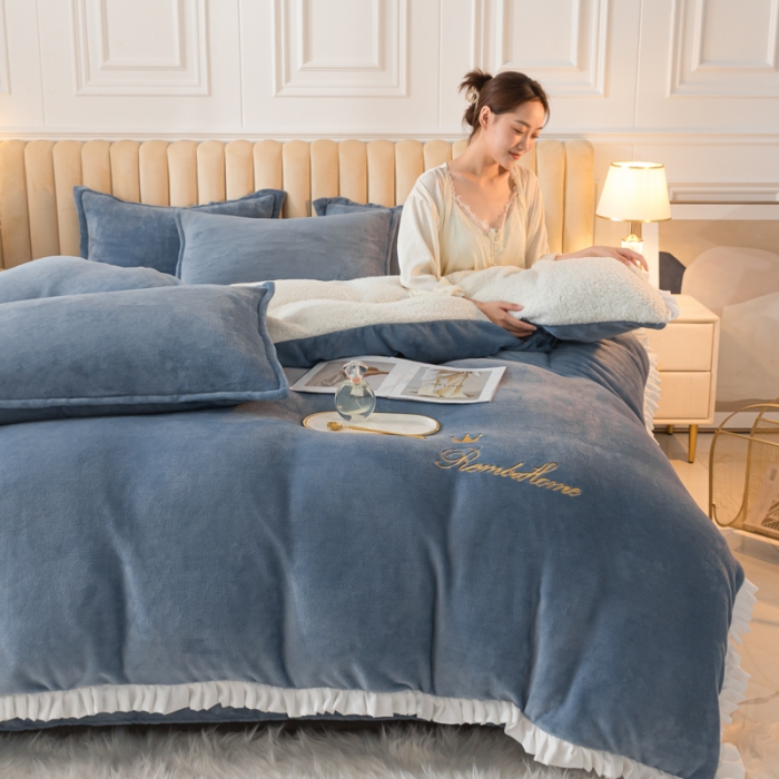 91家纺网 家纺一手货源 找家纺 简爱家纺 2025年韩版花边法莱绒羊羔绒四件套-回忆-蓝灰