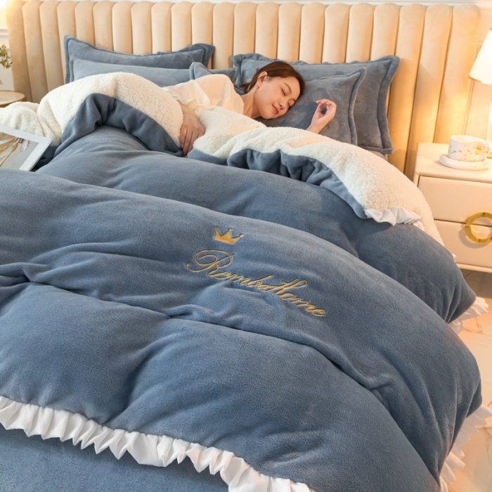 91家纺网 家纺一手货源 找家纺 简爱家纺 2025年韩版花边法莱绒羊羔绒四件套-回忆-蓝灰