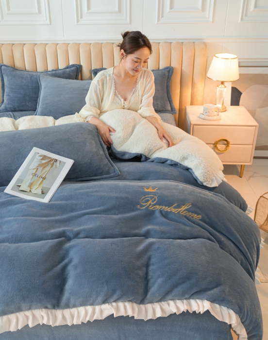 91家纺网 家纺一手货源 找家纺 简爱家纺 2025年韩版花边法莱绒羊羔绒四件套-回忆-蓝灰