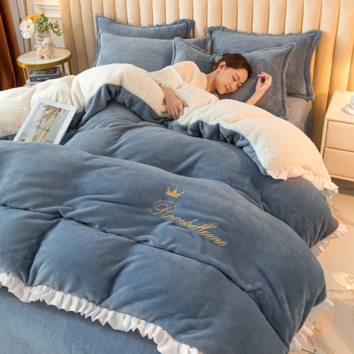 91家纺网 家纺一手货源 找家纺 简爱家纺 2025年韩版花边法莱绒羊羔绒四件套-回忆-蓝灰