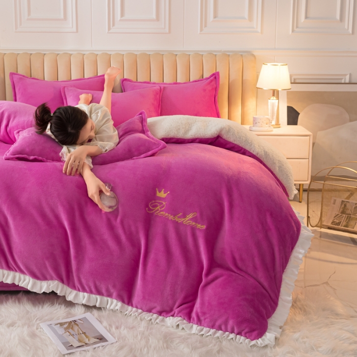 91家纺网 家纺一手货源 找家纺 简爱家纺 2025年韩版花边法莱绒羊羔绒四件套-回忆-玫红