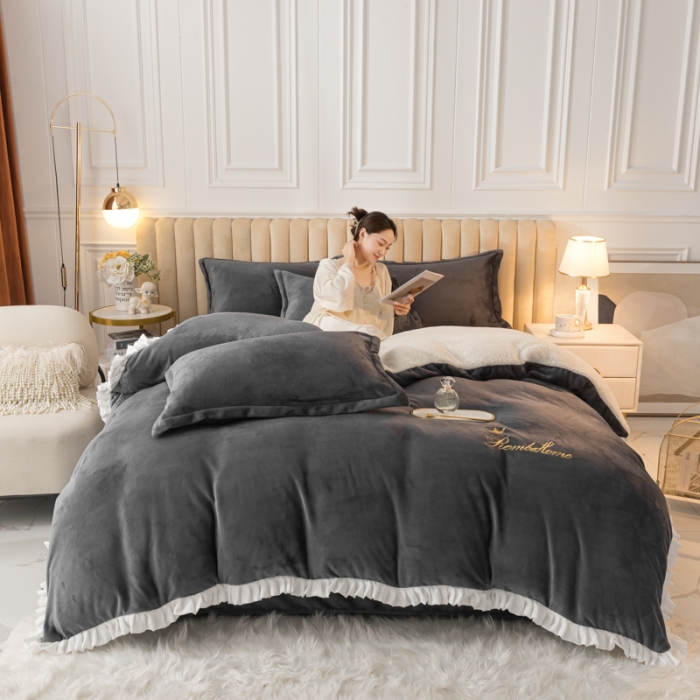 91家纺网 家纺一手货源 找家纺 简爱家纺 2025年韩版花边法莱绒羊羔绒四件套-回忆-深灰