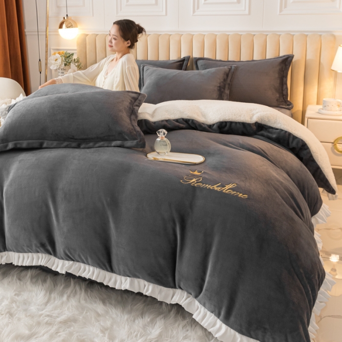 91家纺网 家纺一手货源 找家纺 简爱家纺 2025年韩版花边法莱绒羊羔绒四件套-回忆-深灰