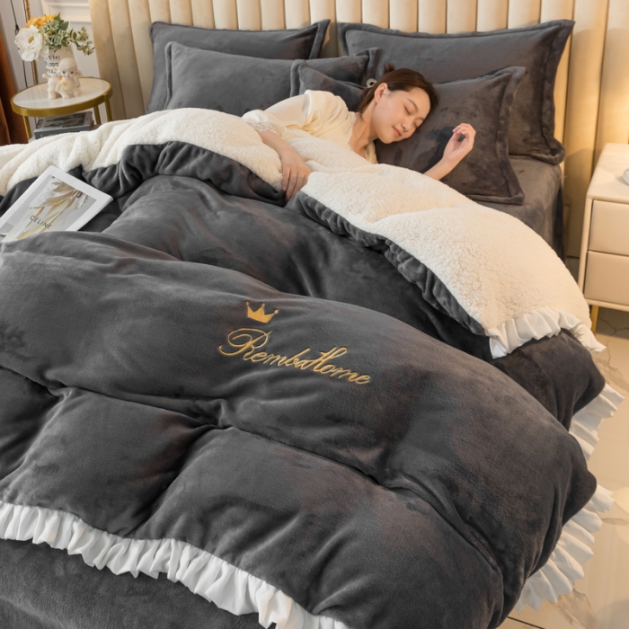 91家纺网 家纺一手货源 找家纺 简爱家纺 2025年韩版花边法莱绒羊羔绒四件套-回忆-深灰