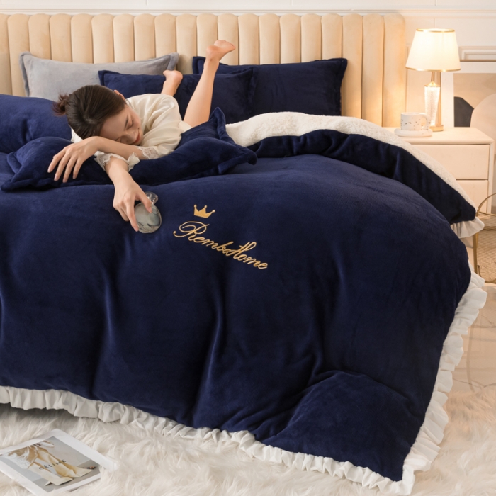 91家纺网 家纺一手货源 找家纺 简爱家纺 2025年韩版花边法莱绒羊羔绒四件套-回忆-藏青