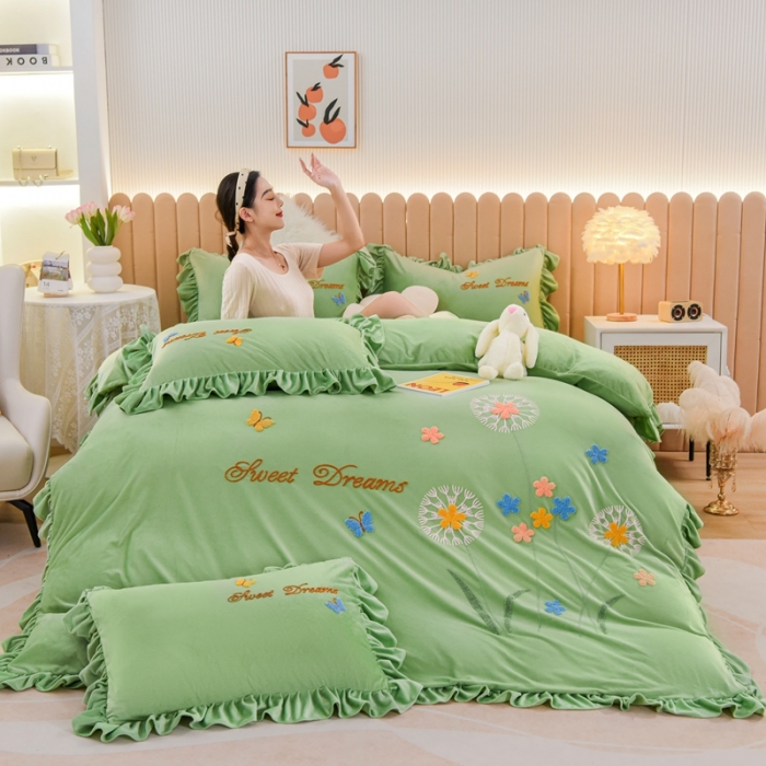 91家纺网 家纺一手货源 找家纺 唐人居 2025新款宝宝绒毛巾绣花边四件套-蒲公英之恋-绿