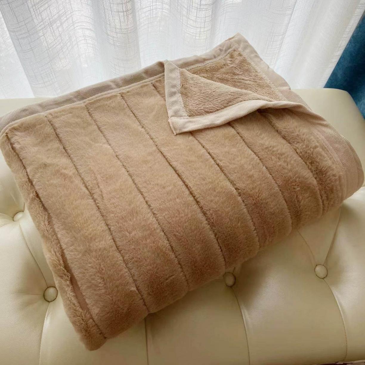 91家纺网 家纺一手货源 找家纺 卡奥家纺 仿兔毛双层毛毯A面仿兔毛B面PV绒十条起批 卡其