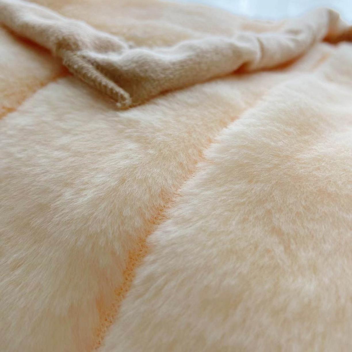 91家纺网 家纺一手货源 找家纺 卡奥家纺 仿兔毛双层毛毯A面仿兔毛B面PV绒十条起批 奶黄