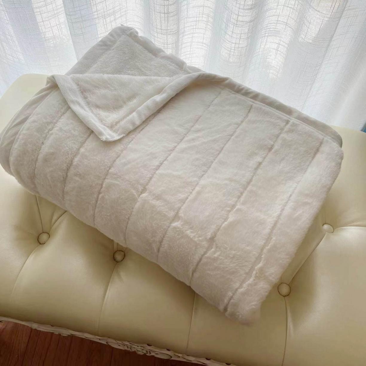 91家纺网 家纺一手货源 找家纺 卡奥家纺 仿兔毛双层毛毯A面仿兔毛B面PV绒十条起批 米白