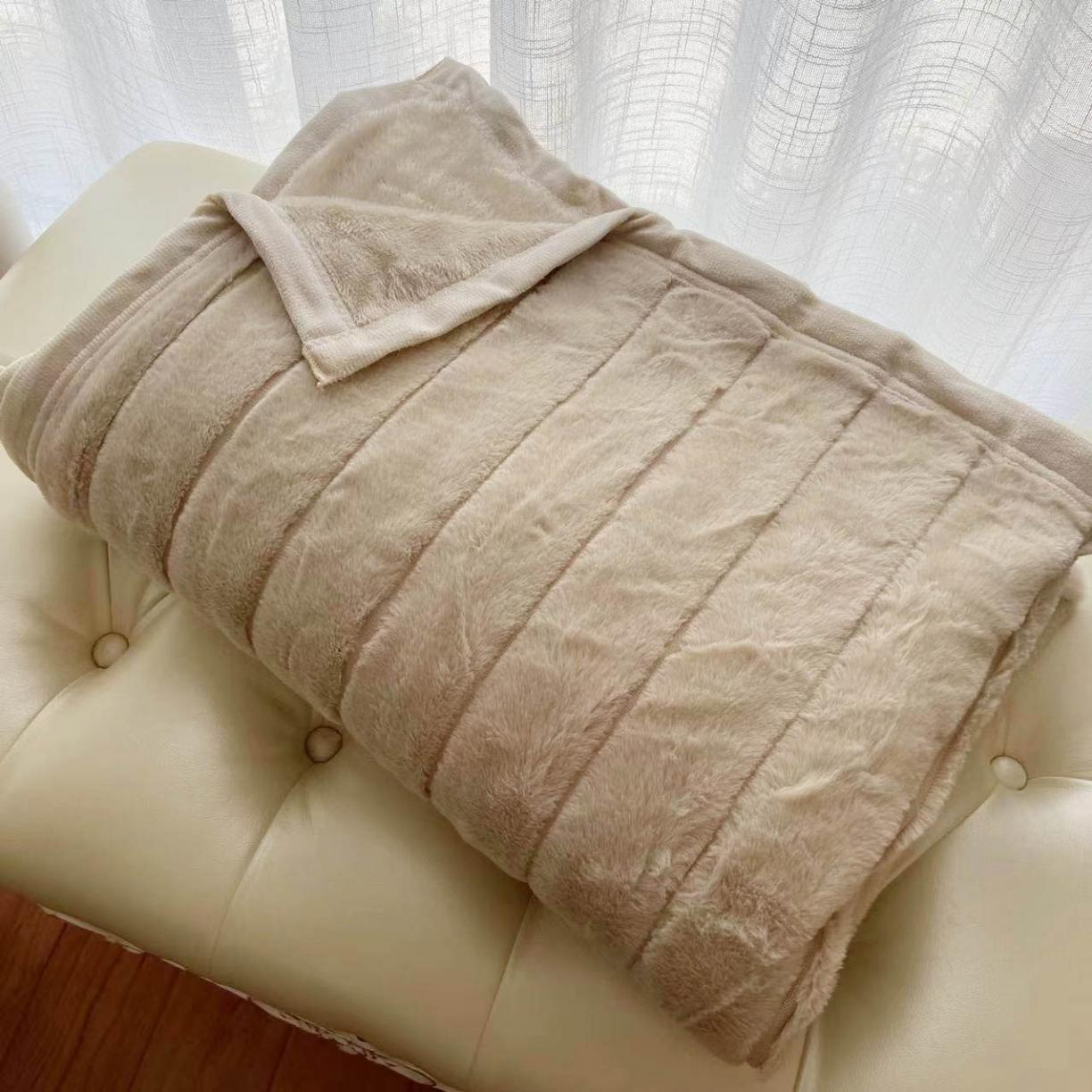 91家纺网 家纺一手货源 找家纺 卡奥家纺 仿兔毛双层毛毯A面仿兔毛B面PV绒十条起批 驼色