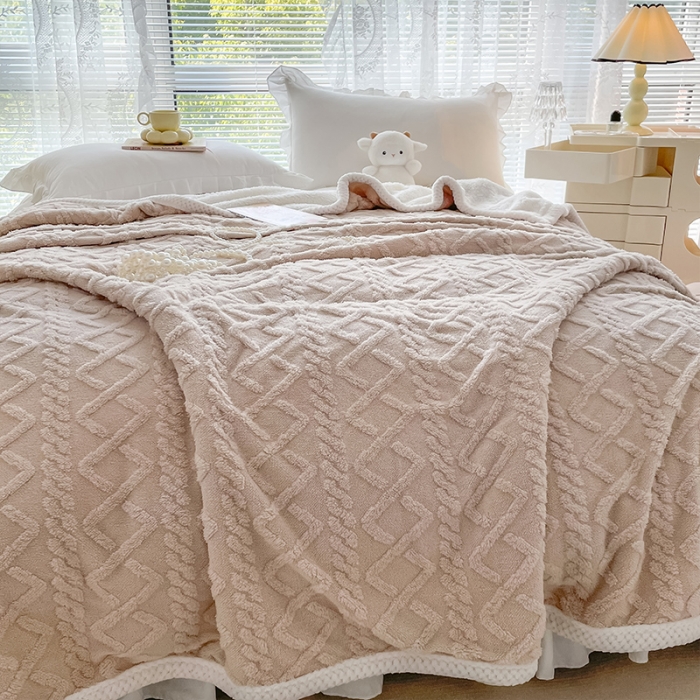 91家纺网 家纺一手货源 找家纺 安哆啦 2022新款塔芙绒提花剪花羊羔绒双面复合毛毯毯子 卡其