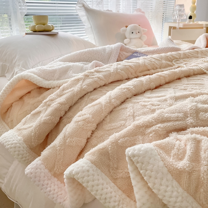 91家纺网 家纺一手货源 找家纺 安哆啦新款塔芙绒提花剪花羊羔绒双面复合毛毯毯子 米白