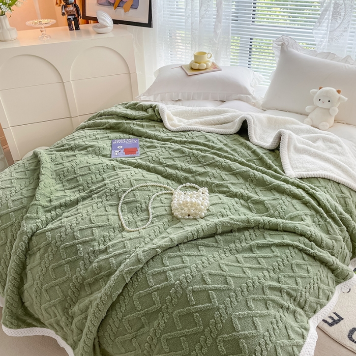 91家纺网 家纺一手货源 找家纺 安哆啦 2022新款塔芙绒提花剪花羊羔绒双面复合毛毯毯子 抹茶绿