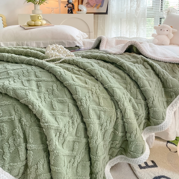 91家纺网 家纺一手货源 找家纺 安哆啦 2022新款塔芙绒提花剪花羊羔绒双面复合毛毯毯子 抹茶绿