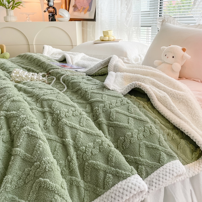 91家纺网 家纺一手货源 找家纺 安哆啦 2022新款塔芙绒提花剪花羊羔绒双面复合毛毯毯子 抹茶绿