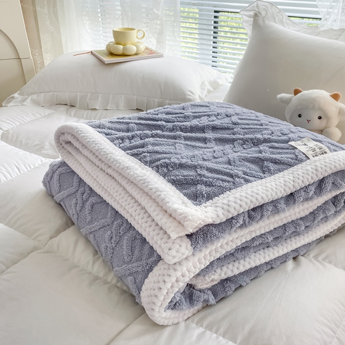 91家纺网 家纺一手货源 找家纺 安哆啦 2022新款塔芙绒提花剪花羊羔绒双面复合毛毯毯子 雾霾蓝