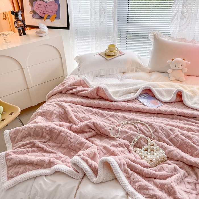 91家纺网 家纺一手货源 找家纺 安哆啦 2022新款塔芙绒提花剪花羊羔绒双面复合毛毯毯子 玉粉色