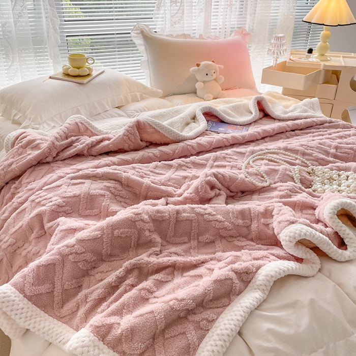 91家纺网 家纺一手货源 找家纺 安哆啦 2022新款塔芙绒提花剪花羊羔绒双面复合毛毯毯子 玉粉色