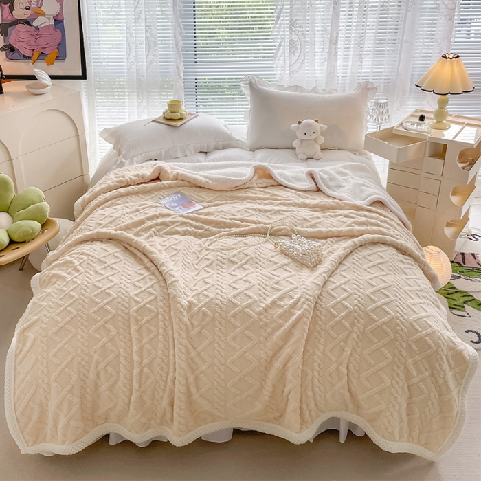 91家纺网 家纺一手货源 找家纺 安哆啦新款塔芙绒提花剪花羊羔绒双面复合毛毯毯子 米白