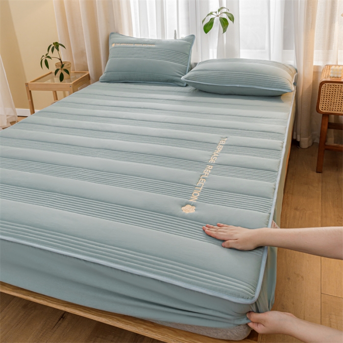 91家纺网 家纺一手货源 找家纺 鑫钰 2023色织水洗纯棉全棉夹棉绣花床笠夹棉枕套邂逅天空蓝