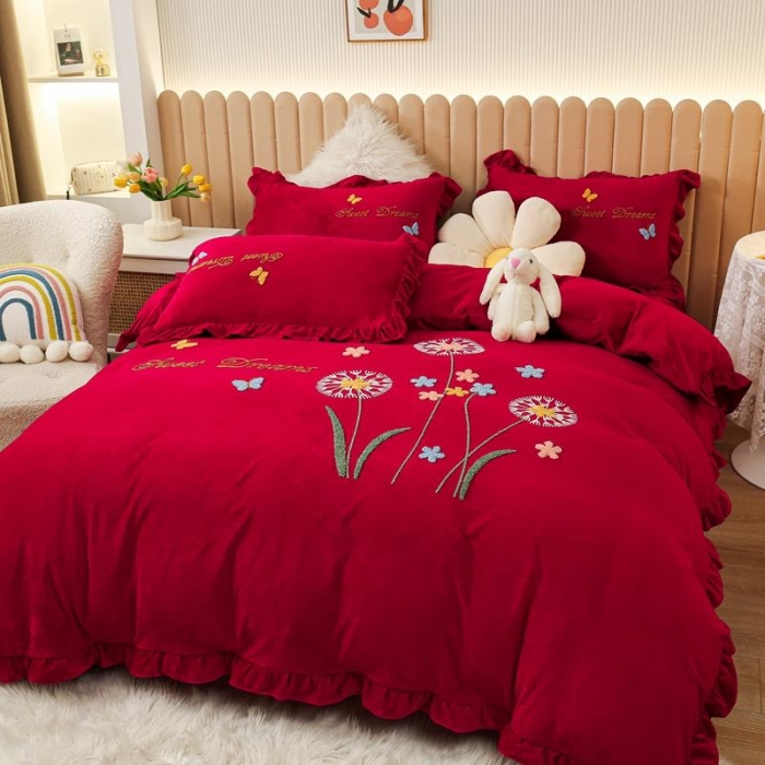 91家纺网 家纺一手货源 找家纺 唐人居2025新款宝宝绒毛巾绣花边四件套-蒲公英之恋 -酱红