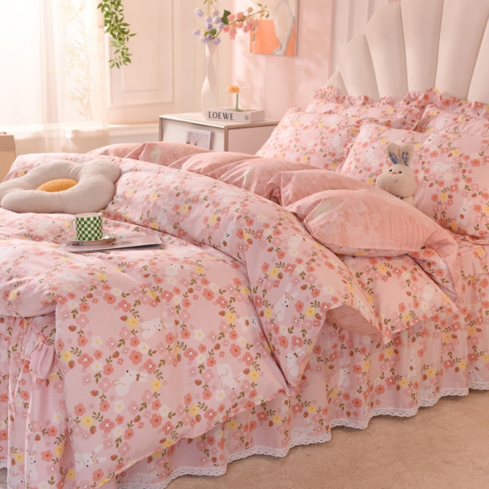 91家纺网 家纺一手货源 找家纺 美达2025全棉蕾丝小花边半夹棉床裙四件套 米菲兔