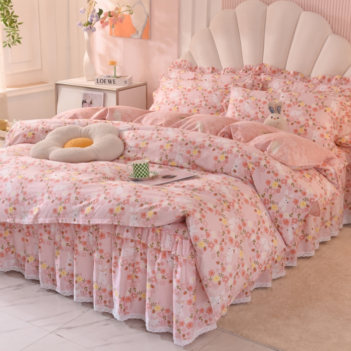 91家纺网 家纺一手货源 找家纺 美达2025全棉蕾丝小花边半夹棉床裙四件套 米菲兔