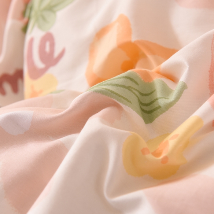 91家纺网 家纺一手货源 找家纺 美达2025全棉蕾丝小花边半夹棉床裙四件套 笑脸草莓