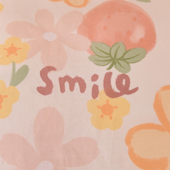 91家纺网 家纺一手货源 找家纺 美达2025全棉蕾丝小花边半夹棉床裙四件套 笑脸草莓