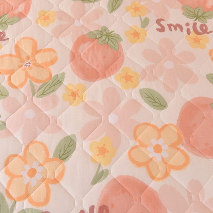 91家纺网 家纺一手货源 找家纺 美达 2025全棉蕾丝小花边夹棉床裙 笑脸草莓